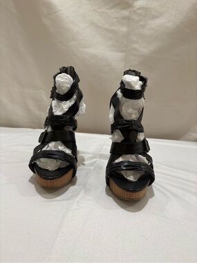 GUESS Genuine Leather Black Platform Strappy Heels Size 9M